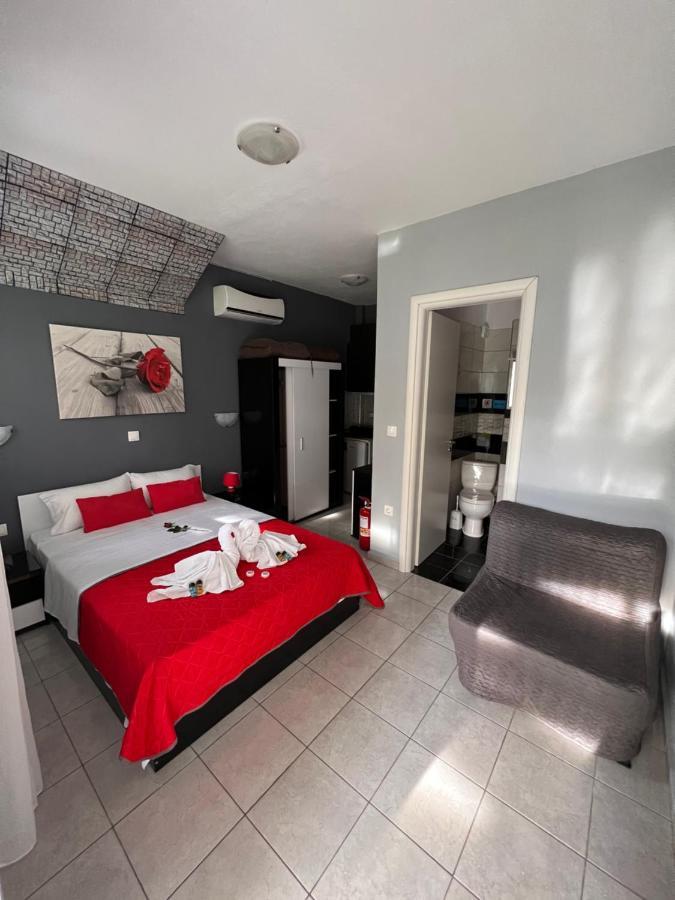 Niriides Rooms Nea Kallikrateia Esterno foto